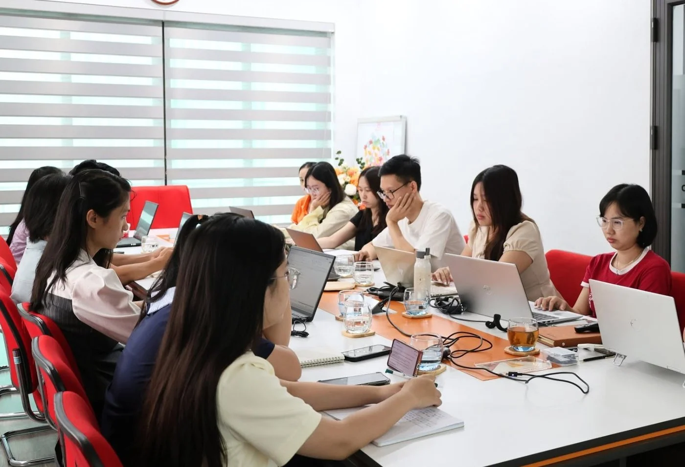 Đội ngũ phòng thương mại điện tử SAPON GROUP họp triển khai